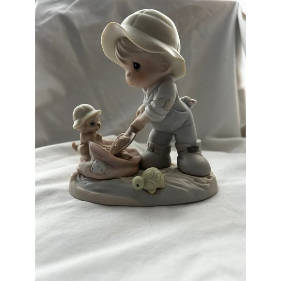 Precious Moments- Boy Offering a Helping Hand - Picture 1 of 3